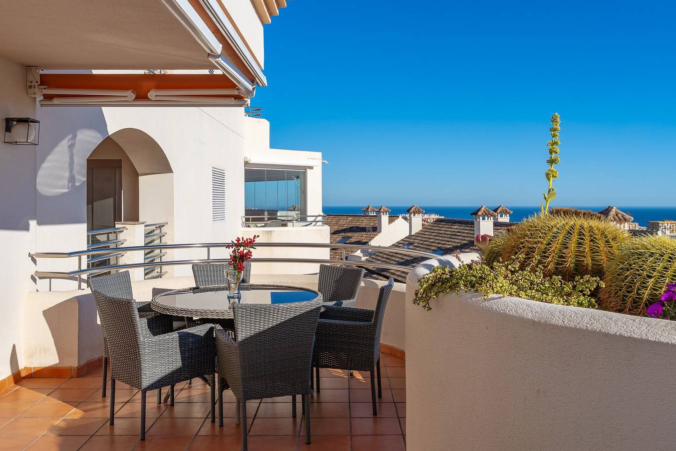 Apartamento entero, Duplex penthouse with 4 bedrooms and stunning sea views in Arroyo de La Miel, Benalmádena