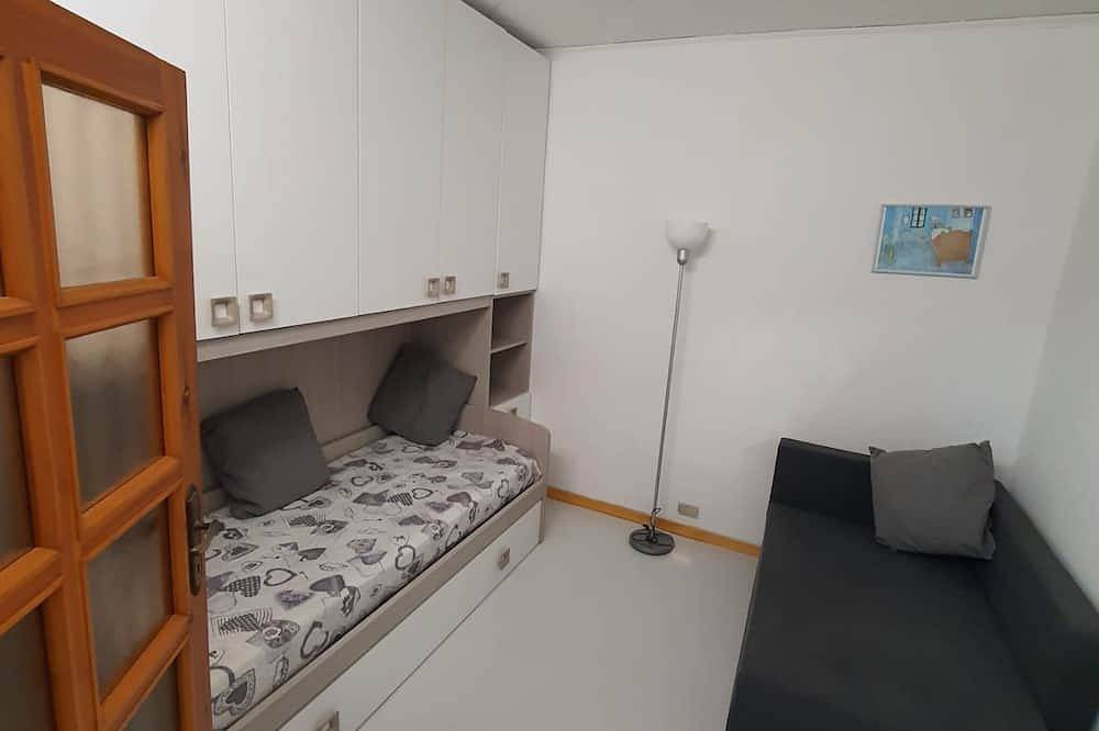 Intero appartamento situato a 30 metri dal mare in Ponente (Genova), Genoa