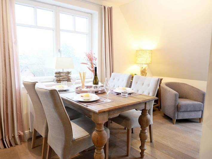 Ganze Wohnung, Gemütliche 2-Zimmer-Wohnung mit Südbalkon in Wenningstedt, nah am Strand in Wenningstedt, Sylt