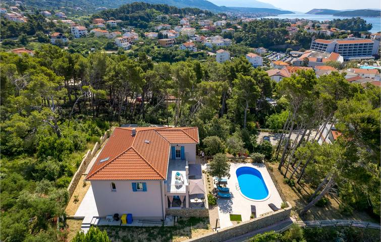 Ferienhaus für 6 Personen, mit Terrasse und Pool auf Rab - 2