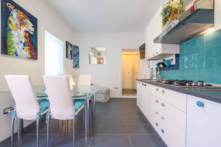 Ganze Wohnung, Ferienwohnung 'Casa Nora' mit privater Terrasse, Wlan und Klimaanlage in Spiaggia Sotto Torre, Calasetta