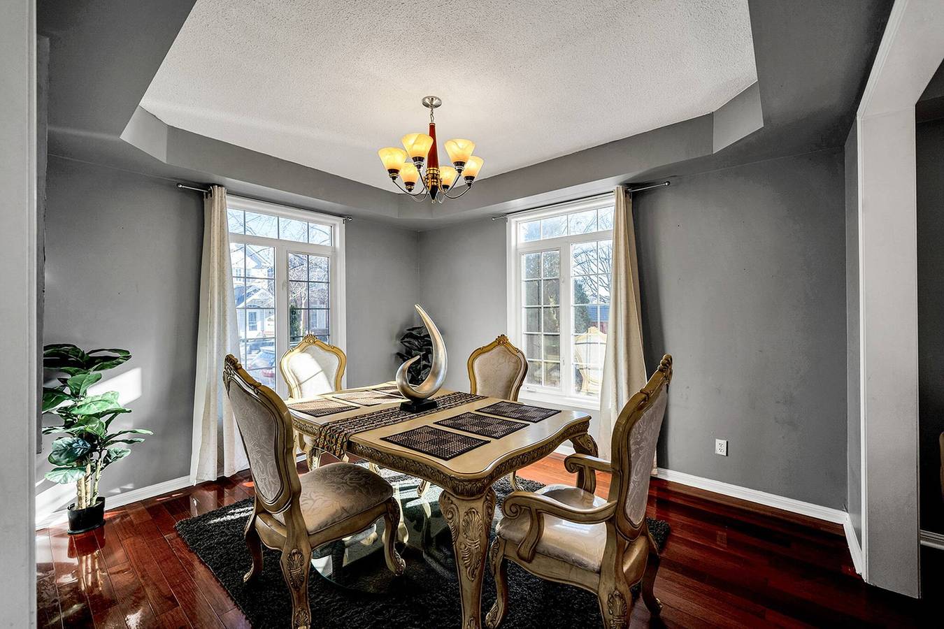 Thrilling Homey Escape In Toronto Area in Ajax, Lake Ontario (Canada)