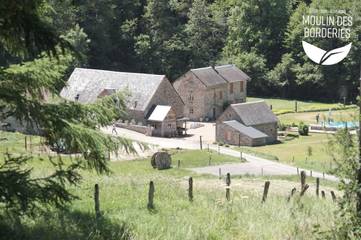 Chambre d’hôte pour 5 personnes, avec vue ainsi que piscine et jardin à Singles (Puy-de-Dôme)