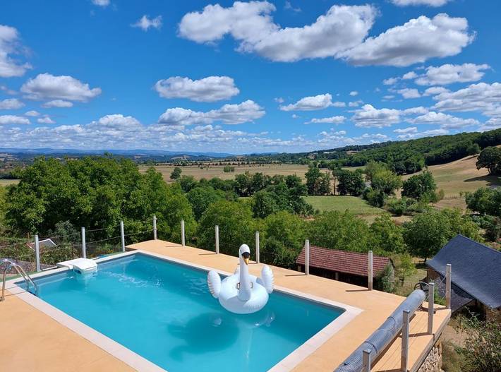 Gîte pour 6 personnes, avec piscine ainsi que jardin et terrasse à Saint-Félix-de-Lunel