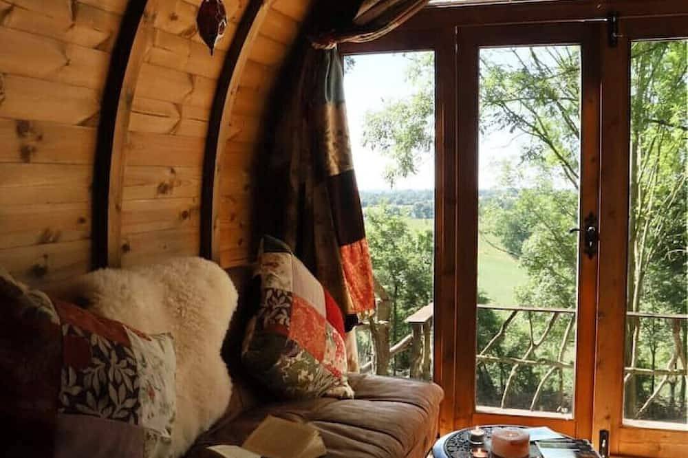 Warwickshire Woodland Glamping Cabin - Oak in Warwickshire