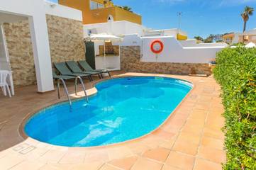 Villa pour 4 personnes, avec piscine et terrasse à Cala Blanca