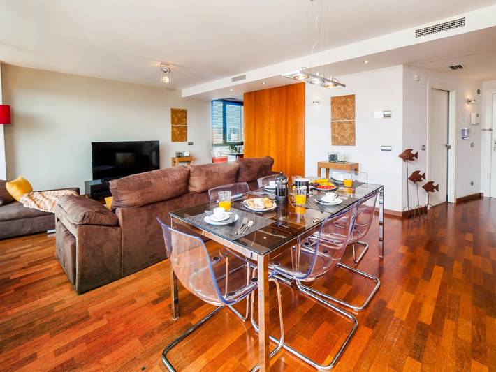 Apartamento vacacional entero, Victoria Diagonal Mar 1: Lujoso Apartamento Turístico Dúplex Cerca de la Playa in Centro Barcelona, Barcelona