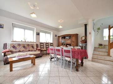 Gîte pour 7 personnes, avec jardin à Plouvara
