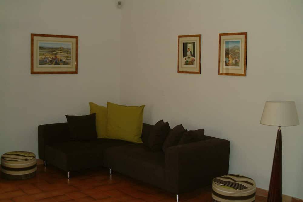 Beautiful, secluded Provencal house with pool surrounded by vineyards in Sablet, Vaucluse