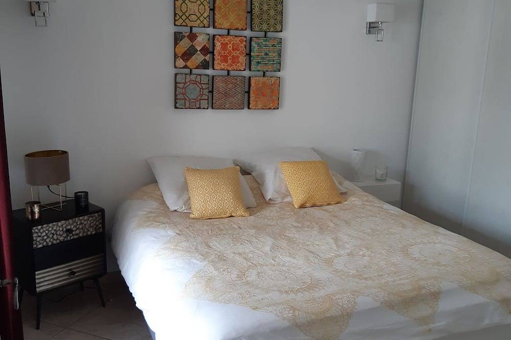 Le Petit Paradis Provencal in the chic, quiet district of Aubagne. in Aubagne, Marseille region