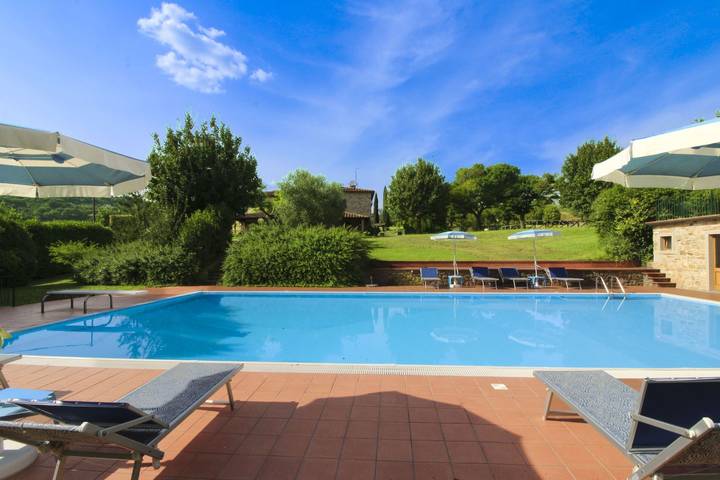 Ferienhaus für 10 Personen, mit Pool und Garten