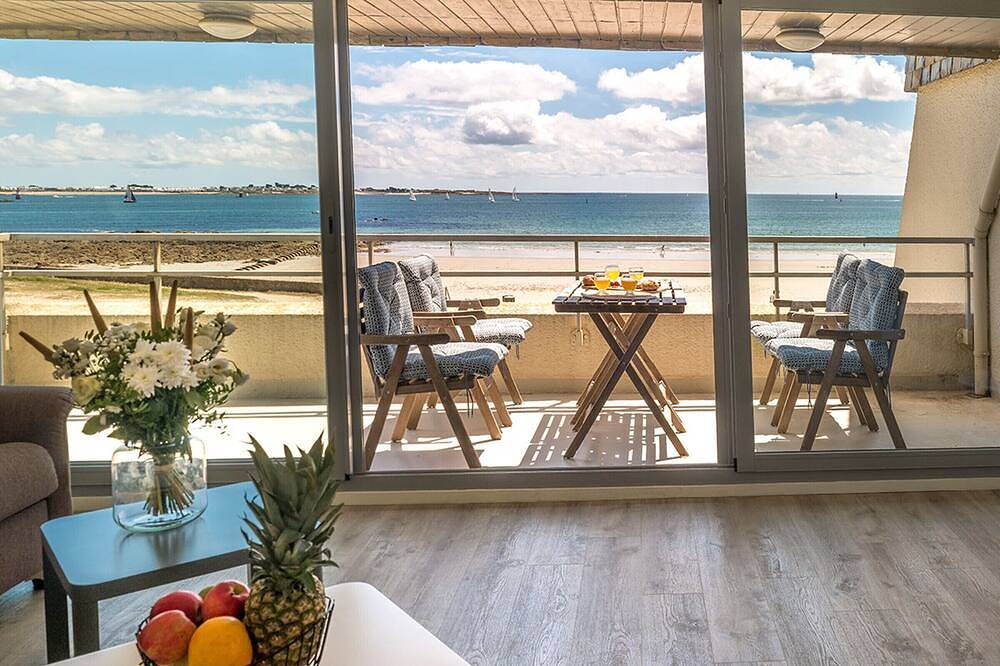 Appartement entier, Spacieux studio terrasse, mer à 700m commerces, parking privé, Wi-Fi inclu in Larmor-Plage, Côte des Mégalithes