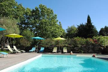 Gîte pour 2 personnes, avec piscine et jacuzzi dans Montlegun