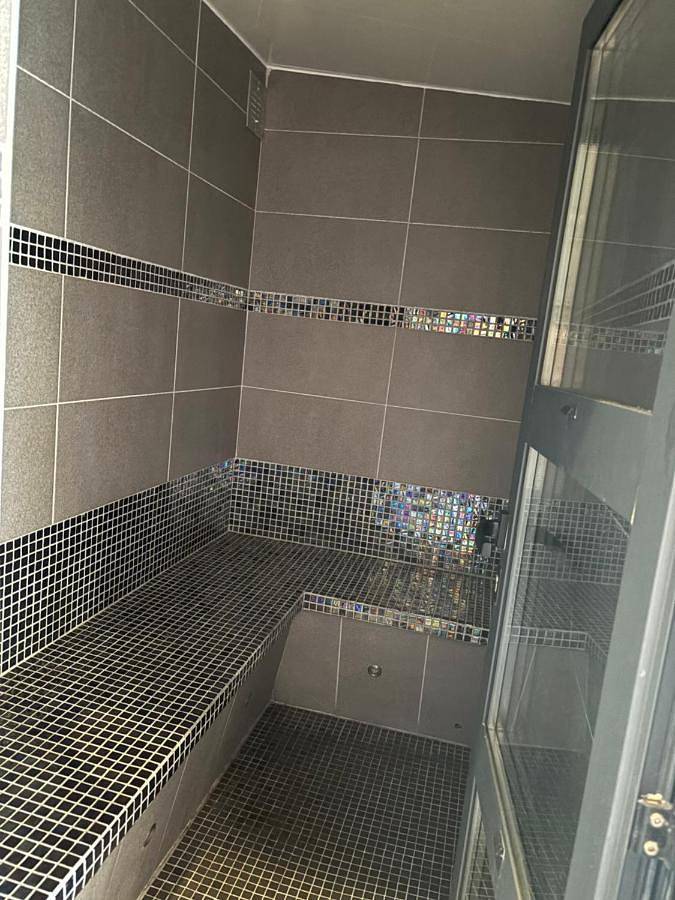 Gîte pour 2 personnes, avec jardin ainsi que jacuzzi et piscine à Vailhauquès - 3