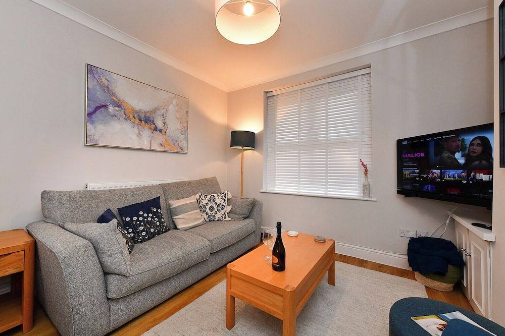 Stylish Canton House w/Garden & Easy City Access - Pass the Keys in Cardiff, Cardiff region