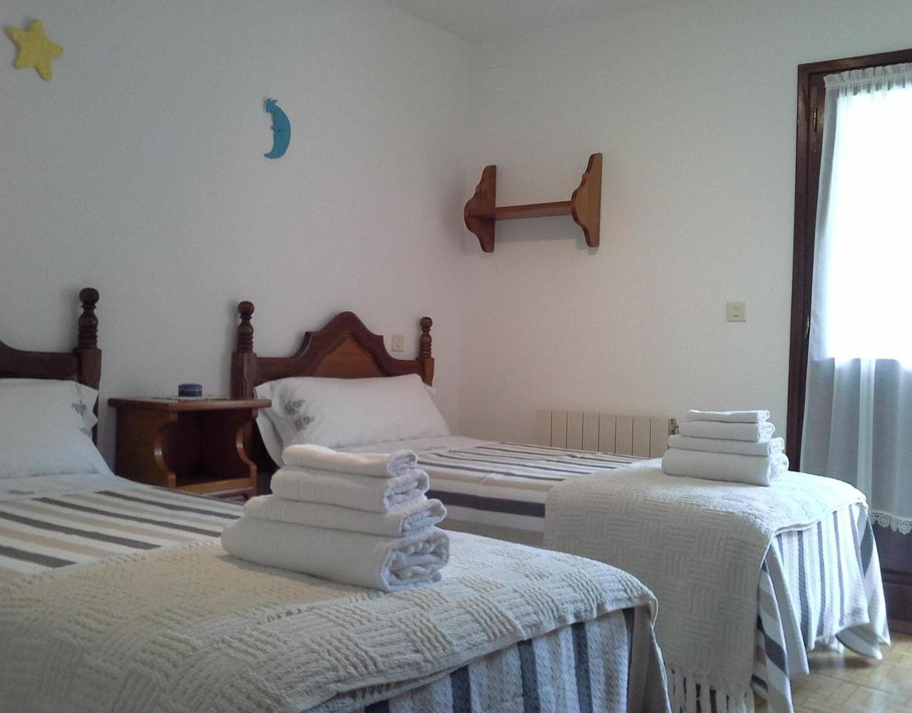 Ganze Wohnung, Ferienwohnung 'Juana' mit Bergblick, privater Terrasse und Wi-Fi in Peñamellera Alta, Sierra del Cuera