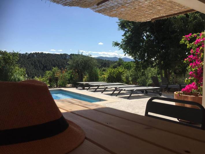 Location de vacances pour 6 personnes, avec vue ainsi que jardin et piscine à Saint-Genest-de-Beauzon - 4