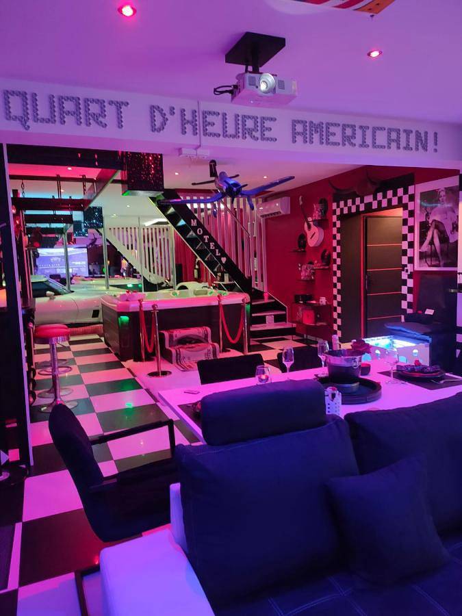 Chambre d’hôte pour 2 personnes, avec Balcon et Jacuzzi ainsi que Terrasse et Jardin dans Le Grand Cabaret