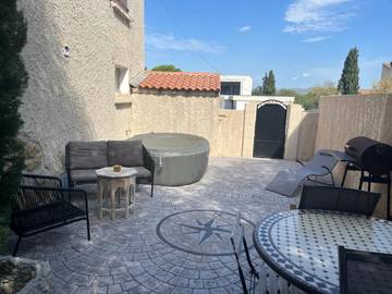 Gîte pour 4 personnes, avec jacuzzi ainsi que jardin et terrasse à Lançon-Provence
