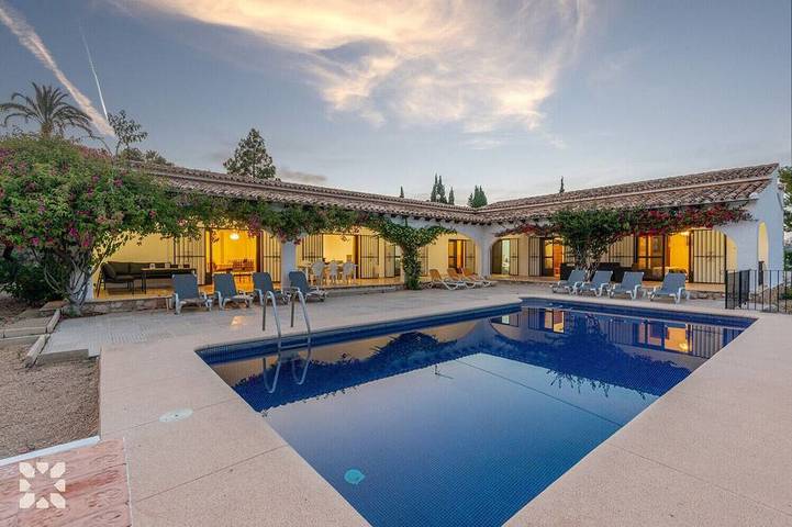 Villa for 10 people, with terrace and garden, with pets - 1