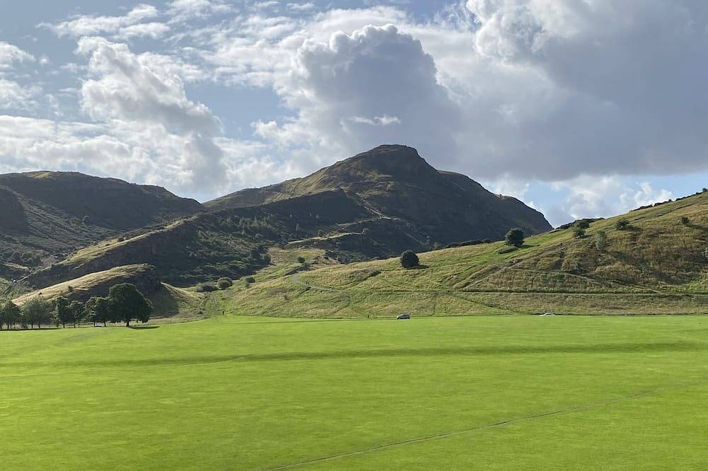 Entire apartment, Gorgeous Apartment with Stunning Views, Old Town. Family friendly. in Edinburgh, Edinburgh and Lothian