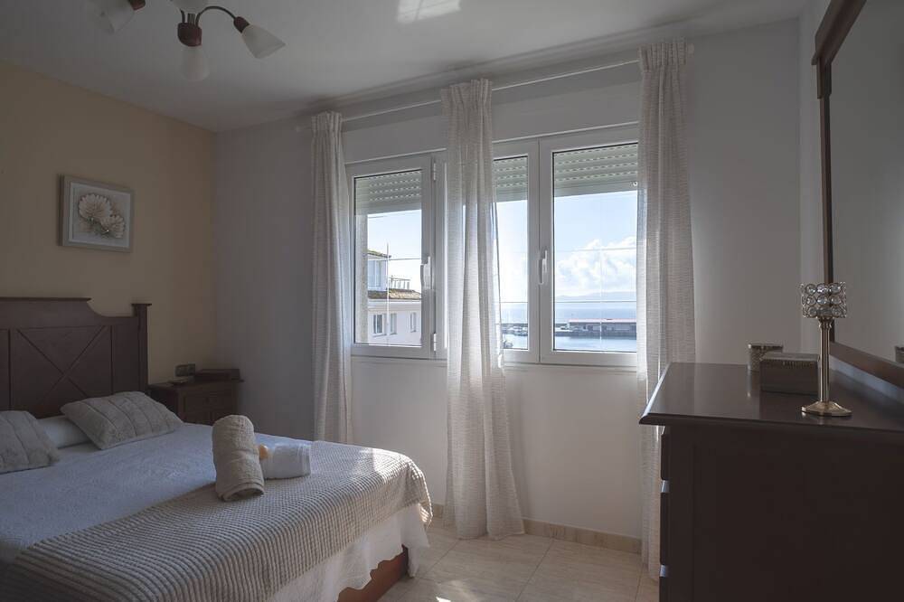 Entire apartment, El Puerto in Porto do Son, Rías Baixas