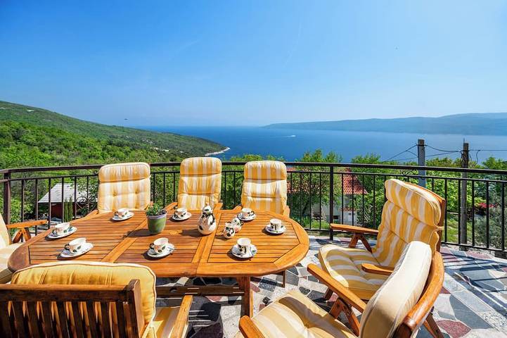 Ferienhaus für 8 Personen, mit Balkon und Garten