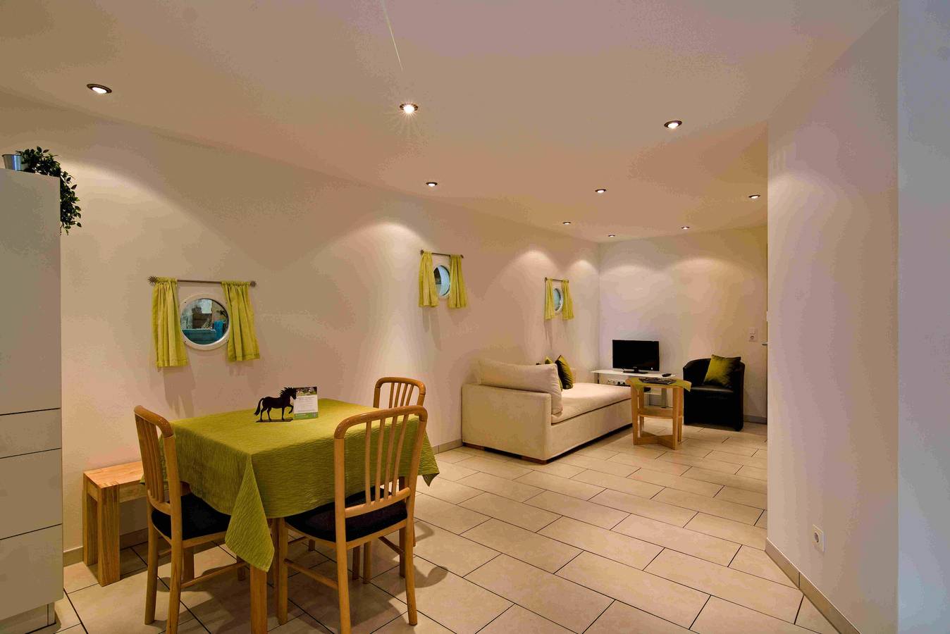 Ganze Wohnung, Ferienwohnung 'Rossblick, 60qm' mit Bergblick, Gemeinschaftsgarten und Wi-Fi in Seelbach, Mittlerer Schwarzwald