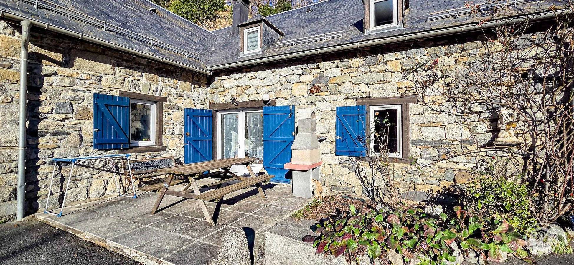 Gîte confortable avec parking près de la plage, de la rivière et du restaurant in Saligos, Parc national des Pyrénées