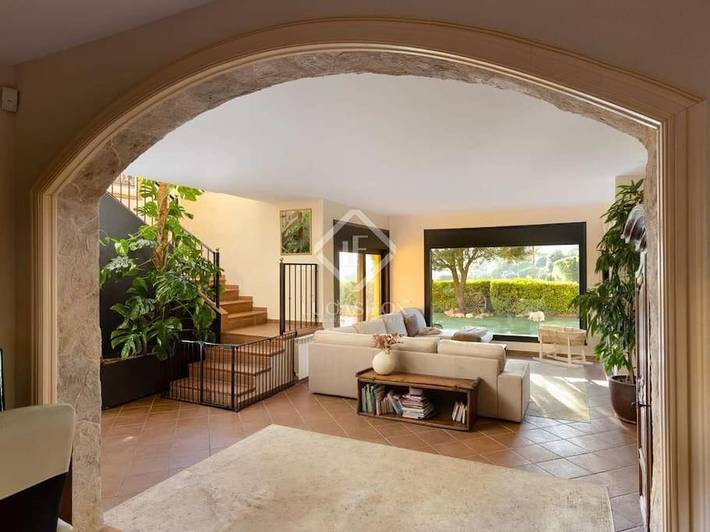 Location de vacances pour 8 personnes, avec jardin ainsi que vue et piscine, animaux acceptés à Cabrils