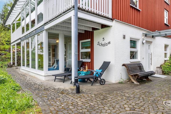 Geheel appartement, Appartement 'Untere Ferienwohnung' met privéterras, gedeelde tuin en Wi-Fi in Tieringen, Meßstetten