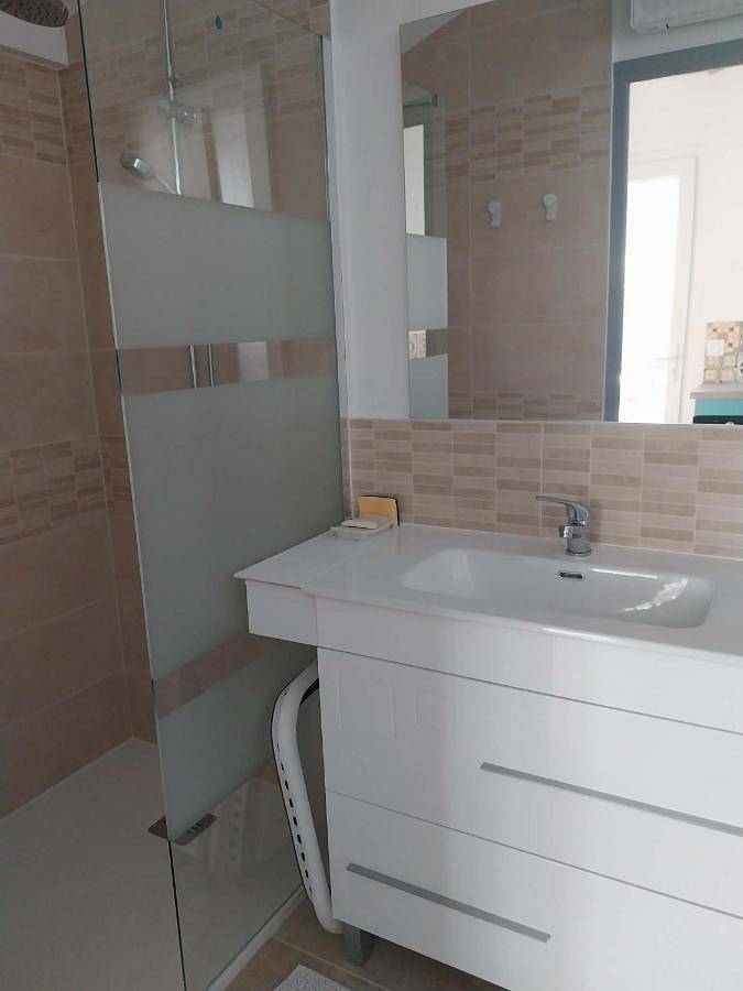 Gîte pour 2 personnes, avec jardin ainsi que vue et terrasse à Marennes - 2