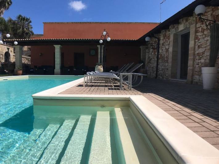 Villa für 12 Personen, mit Ausblick und Pool sowie Garten - 1