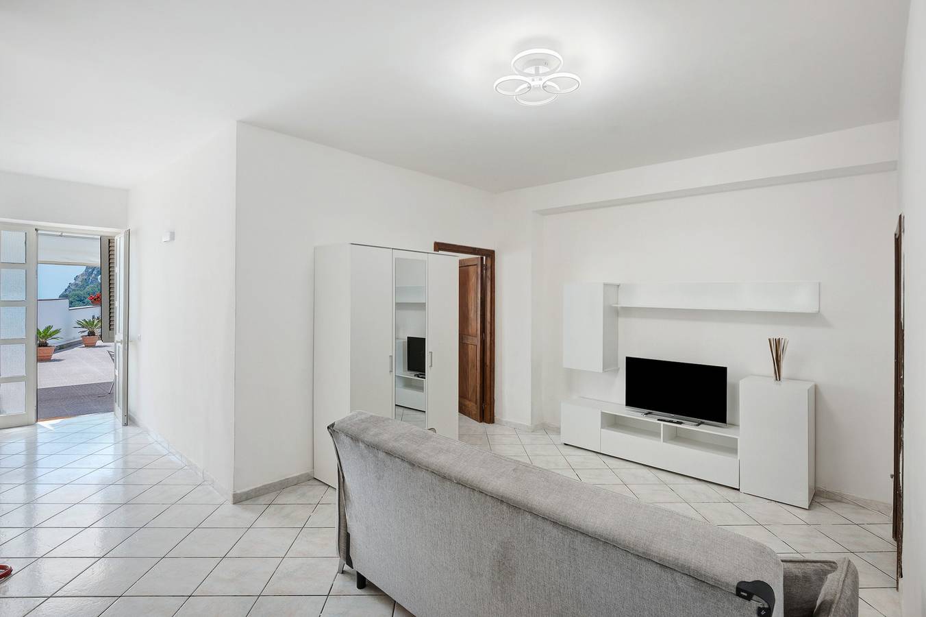 Entire apartment, Apartment 'Jeranto Standard' with Sea View, Wi-Fi, and Air Conditioning in Massa Lubrense, Naples Province