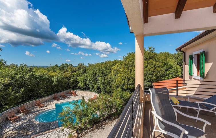 Villa für 10 Personen, mit Balkon/Terrasse und Balkon sowie Pool, mit Haustier in Istrien - 2