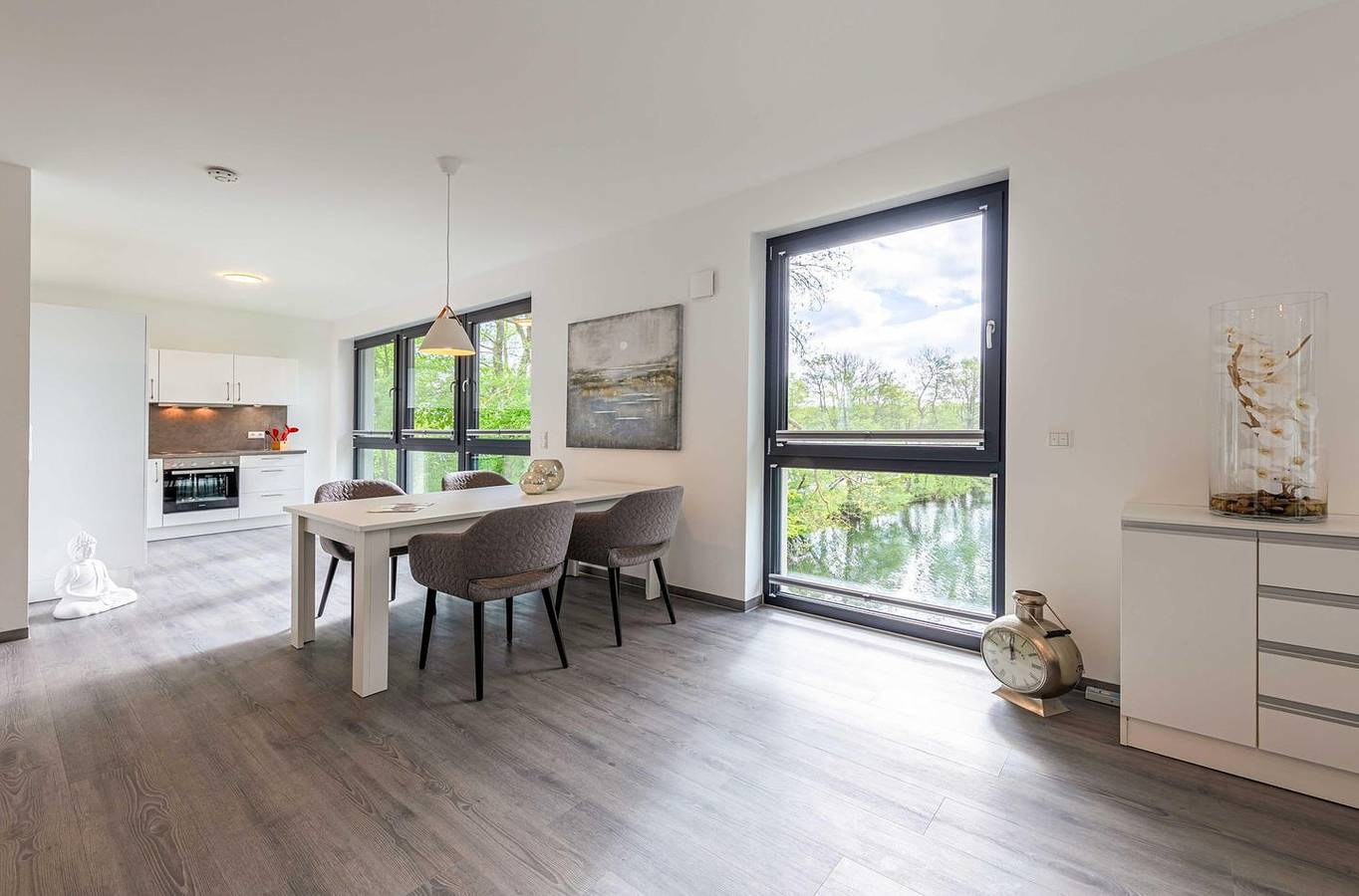 Ganze Wohnung, Sterne Ferienwohnung "Waldkauz" mit Dachterrasse und Blick auf den Krakower See in Am Wadehäng, Krakow am See