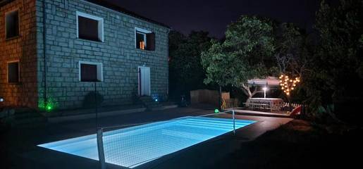 Gîte pour 6 personnes, avec jardin ainsi que piscine et vue à Petreto-Bicchisano
