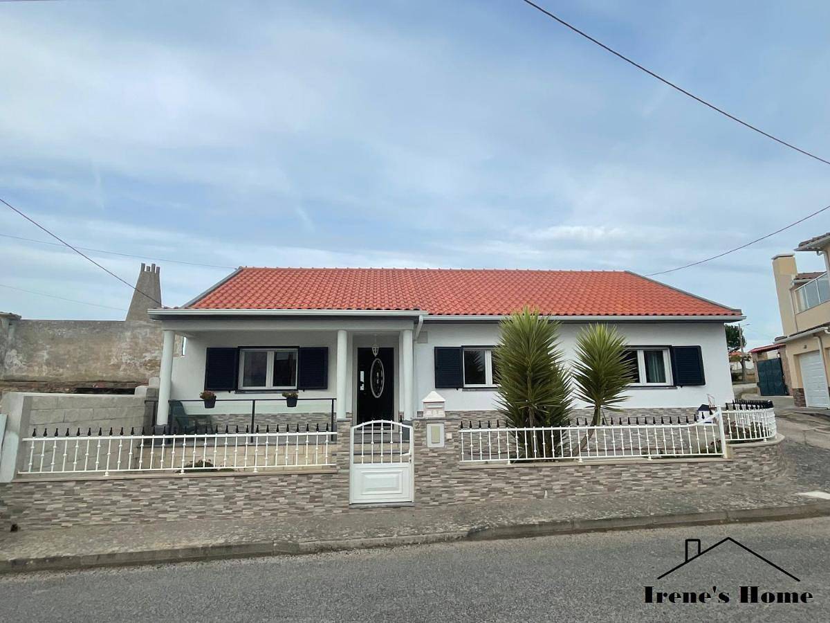 Three-Bedroom Holiday Home in Santa Bárbara, Lissabon Distrikt