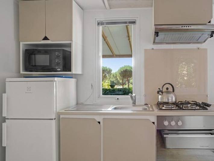 Camping La Scogliera - Casa mobile 4 persone - Casa mobile | Comfort | 2 Camere da letto | 4 Pers. | Terrazza rialzata | Aria condizionata. in Santa Cesarea Terme, Provincia di Lecce