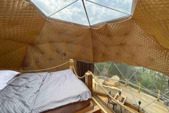 Lake view Dome Sleeps 6 -Hot tub -Fireplace in Svizzera Boema