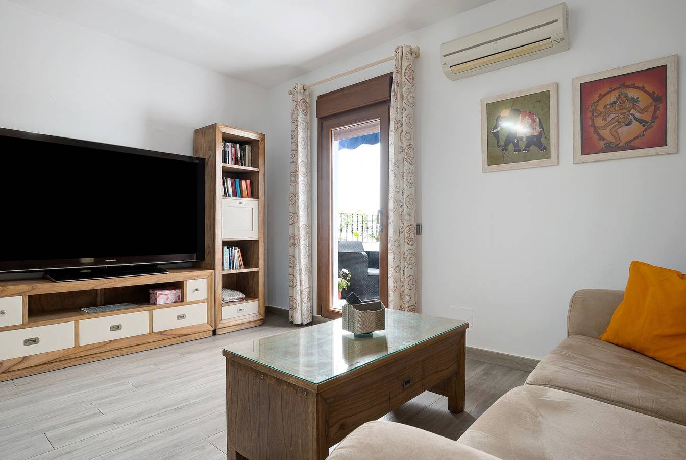 Holiday Home 'Reina's' with Balcony, Wi-Fi and Air Conditioning in Vejer de la Frontera, Costa de la Luz