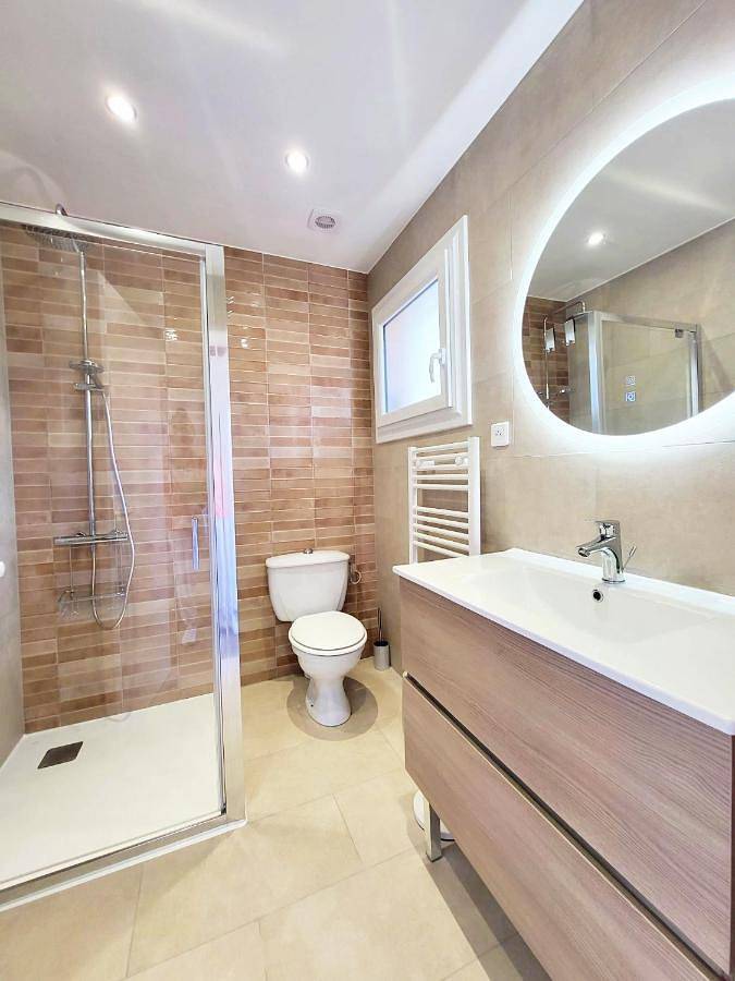 Appartement entier, One-Bedroom Apartment in Saint-Raphaël, Massif de l'Esterel