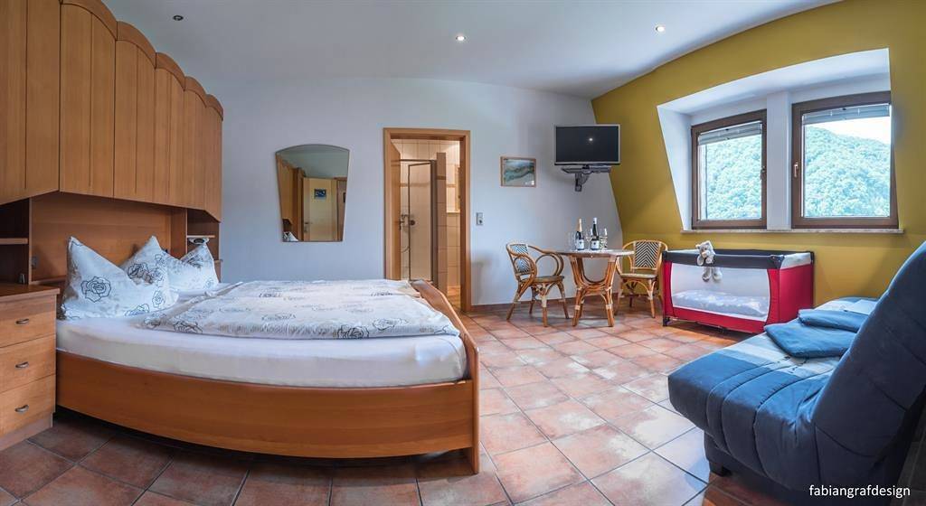 Ganze Ferienwohnung, Fewo/Gästehaus Kreuz-Bauer in Minheim, Bernkastel-Kues & Umgebung