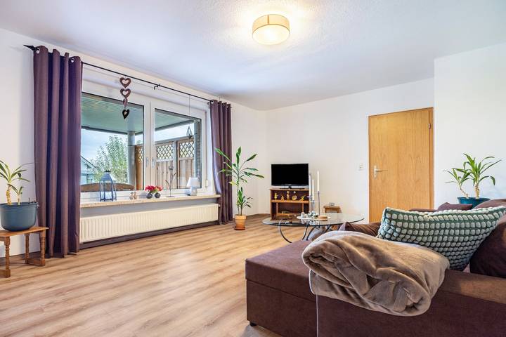 Hel lejlighed, Apartment 'Haus-Landzeit' with Private Terrace, Shared Garden and Wi-Fi in Hörden am Harz, Harzvorland