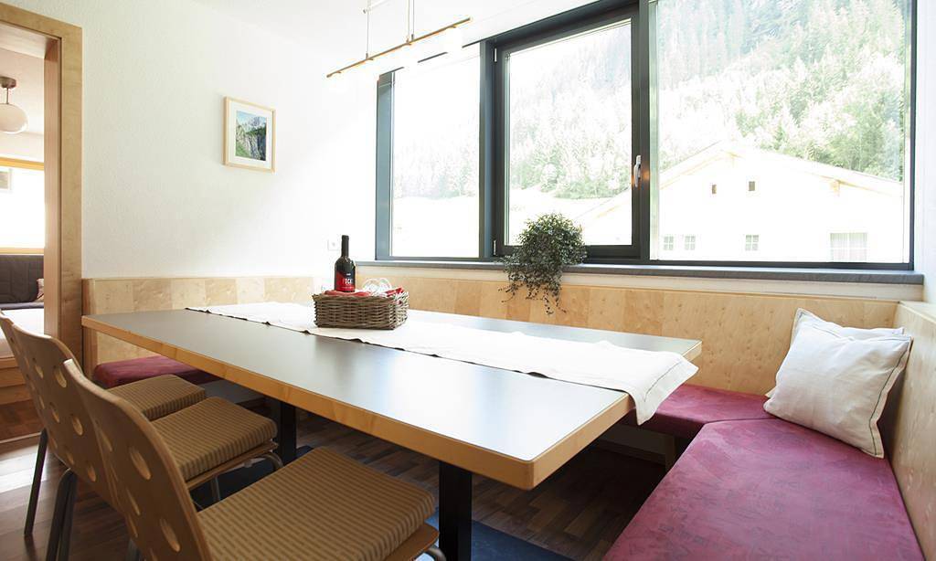 Ganze Ferienwohnung, Wohnung 8-14 Pers./4 Schlafräume/Bad, Wc in Kappl, Verwall