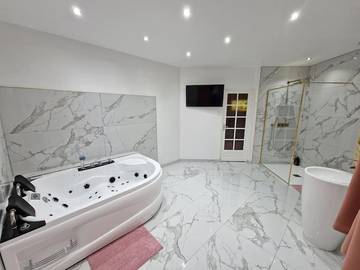 Gîte pour 2 personnes, avec terrasse et jacuzzi à Nogent-sur-Oise