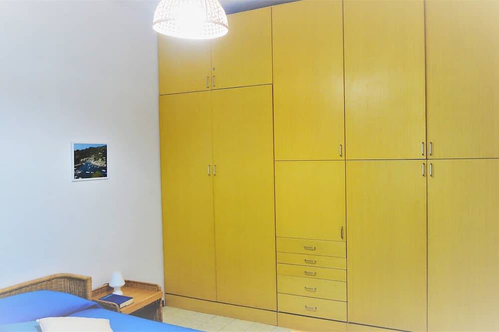 Ganze Wohnung, Im Grünen zwischen den Cinque Terre und dem Tigullio, 1 km vom Zentrum von Deiva Marina entfernt in Deiva Marina, Riviera di Levante