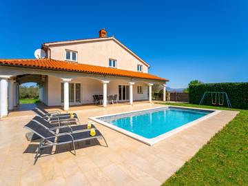 Ferienhaus für 8 Personen, mit Pool und Terrasse in Barban