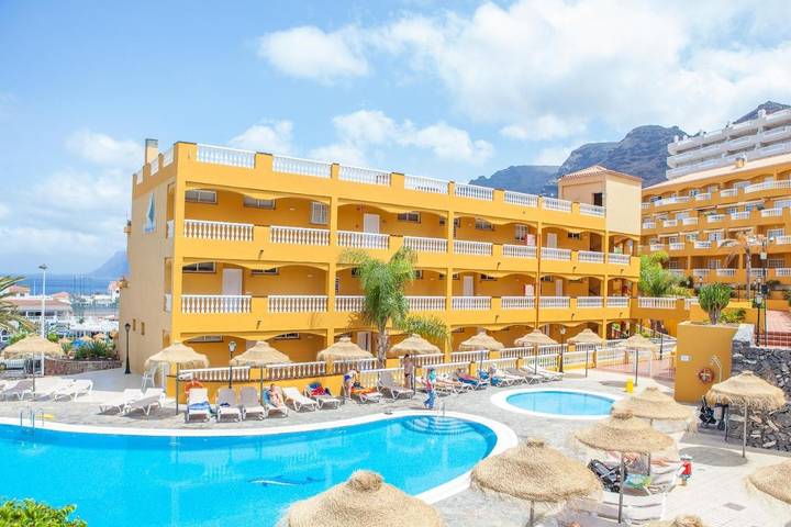 Apartmenthotel für 10 Personen, mit Pool und Garten - 1