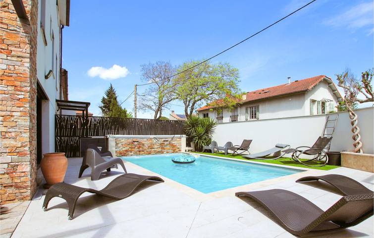 Location de vacances pour 10 personnes, avec terrasse et piscine à Avignon - 2